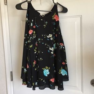 Amazing sleeveless floral blouse
